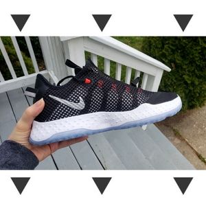 BRAND NEW NIKE PG4 | blk wht  & slvr | Width D